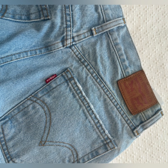 Levi’s High Rise Straight Leg Distressed Jeans - Picture 6 of 7
